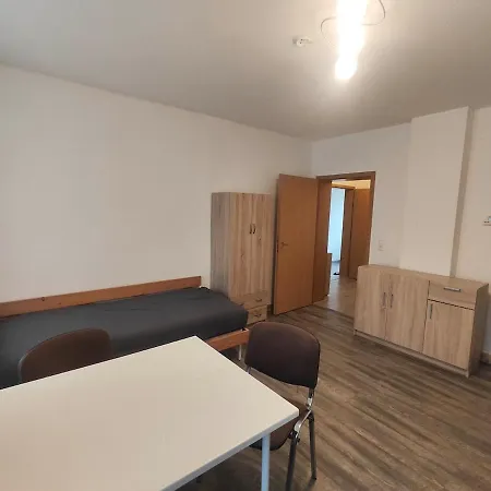 Schoene 1 Raum, 1 - 3 Bett In * 施塔斯富尔特