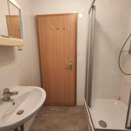 Schoene 1 Raum, 1 - 3 Bett In 施塔斯富尔特