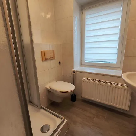 Schoene 1 Raum, 1 - 3 Bett In 施塔斯富尔特