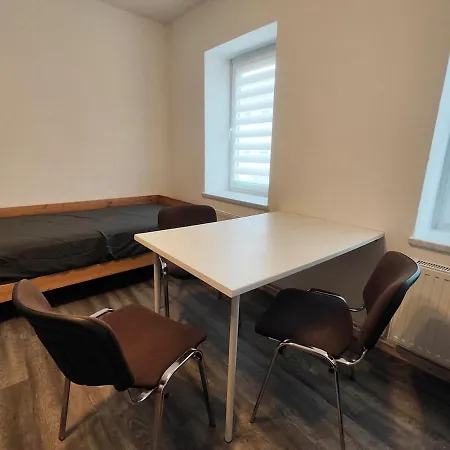 Schöne 1-3 Bett In