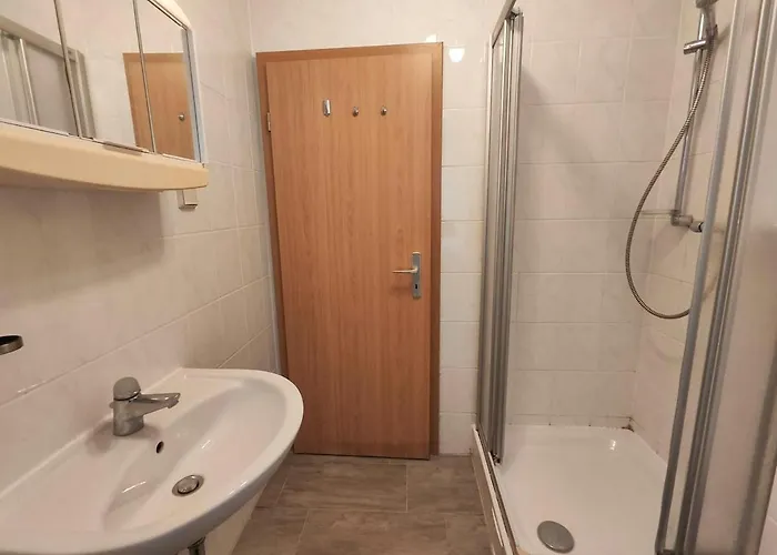 Schoene 1 Raum, 1 - 3 Bett In 施塔斯富尔特